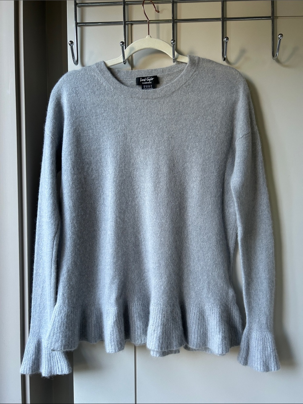 VTG (Like New) Lord & Taylor Light Gray 100% Cashmere Crewneck Sweater